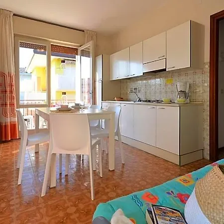 Modern And Bright Flat 700m From The Hotel 2*