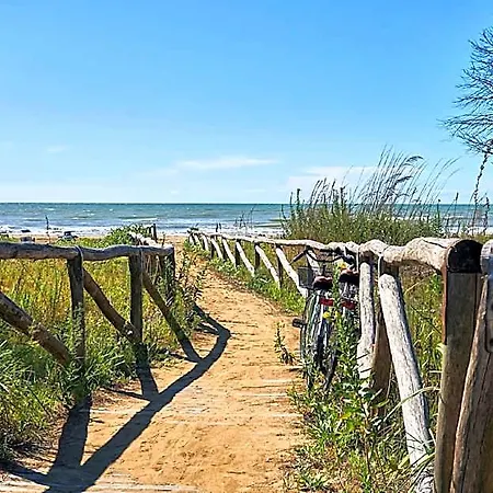 Modern And Bright Flat 700m From The Bibione