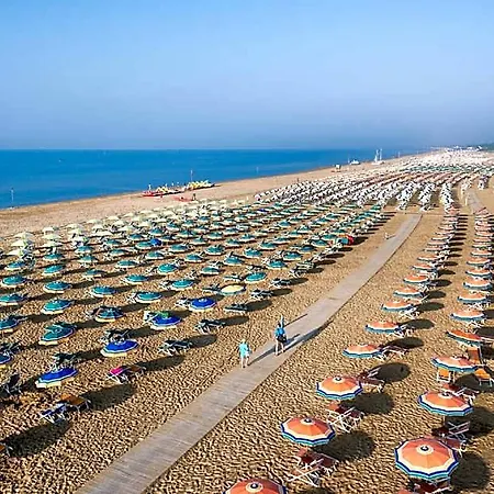Modern And Bright Flat 700m From The Bibione