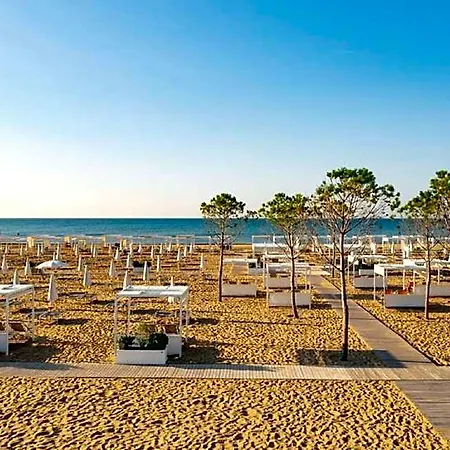 Modern And Bright Flat 700m From The